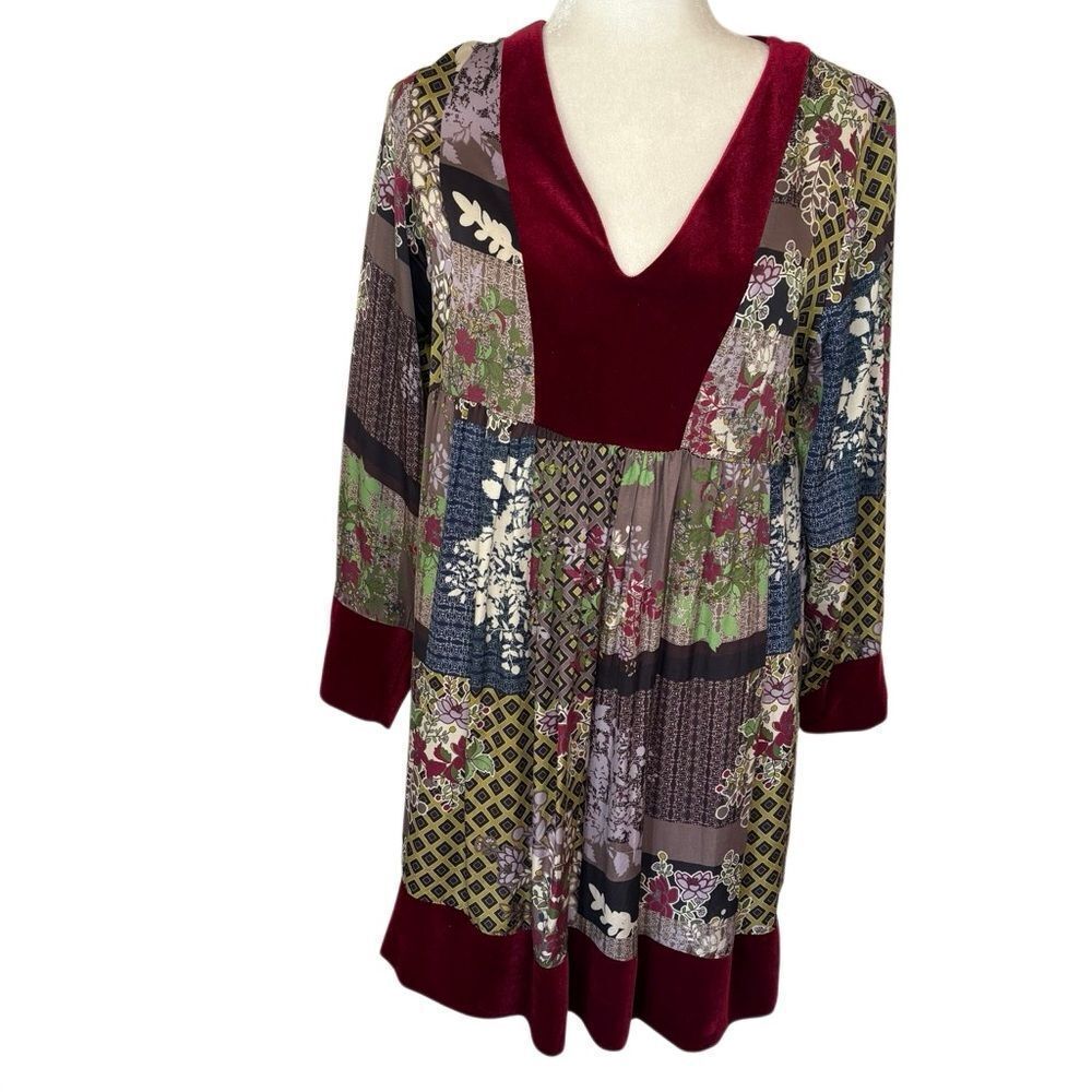 Baci Dress w/ Velvet Details. Note: no size tag—fits like a M. Meas. in pics.